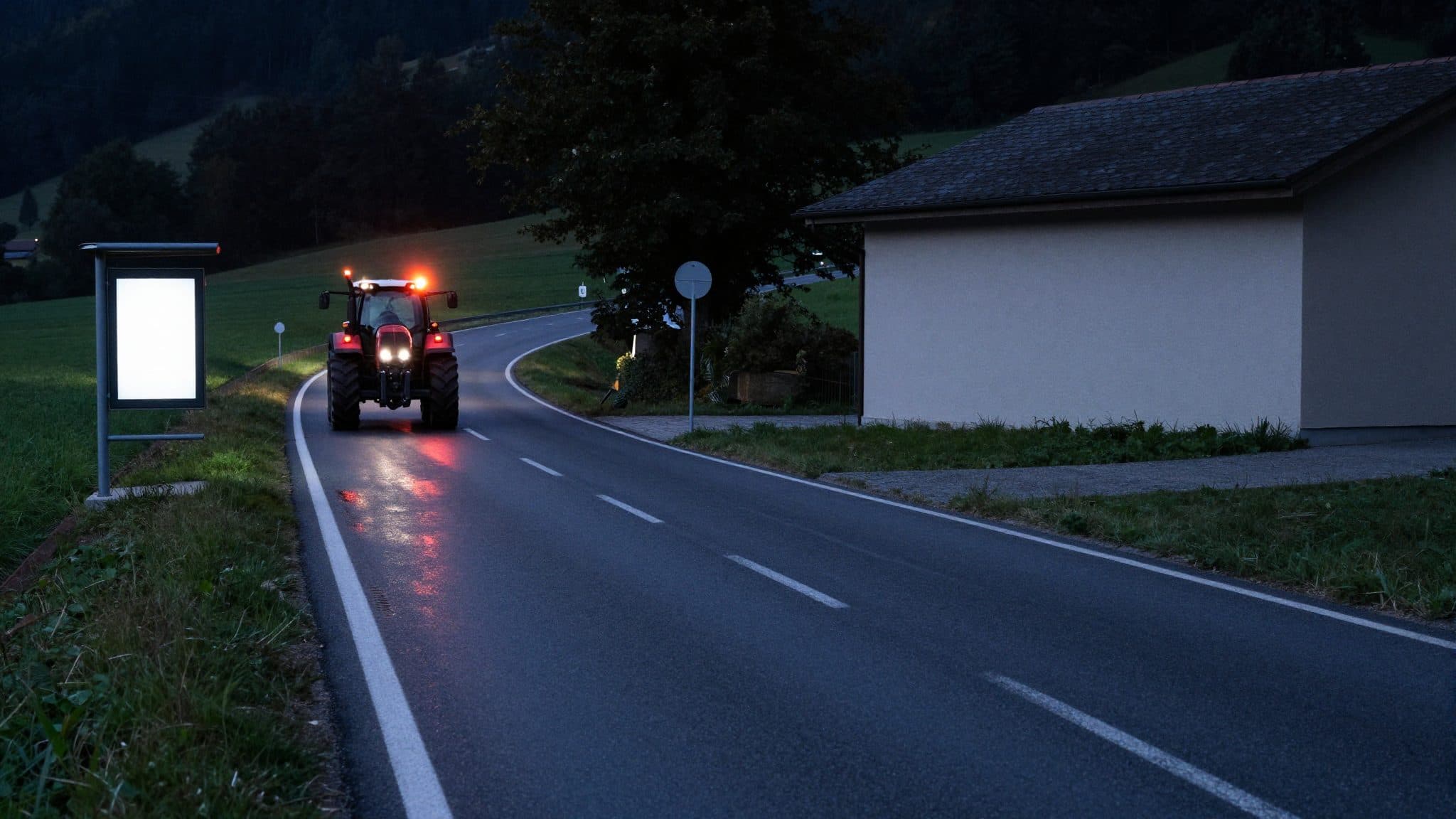 Traktor und Auto stoßen in Oberösterreich zusammen