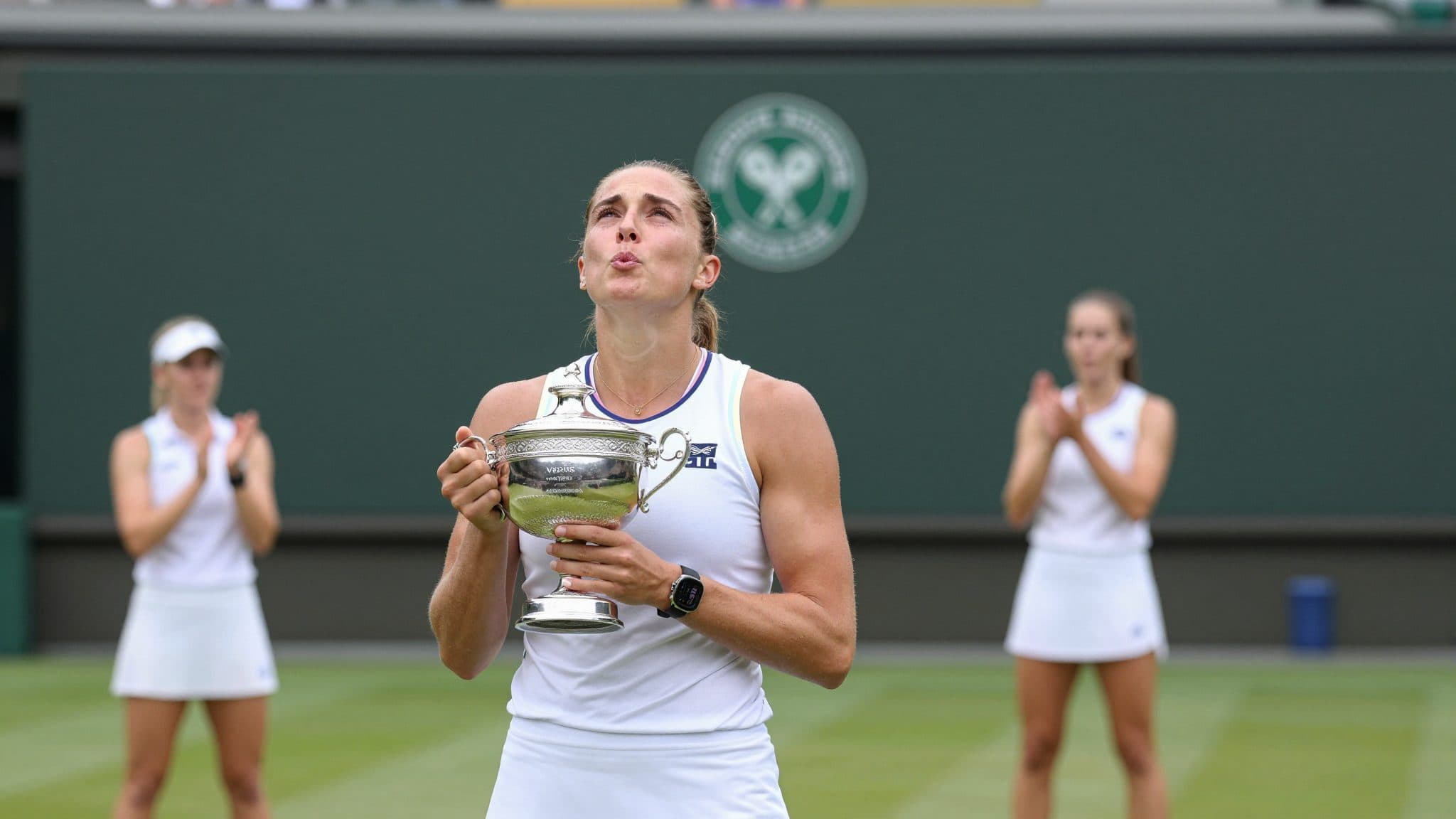 Noskova gewinnt Wimbledon – und denkt an ihre Mama