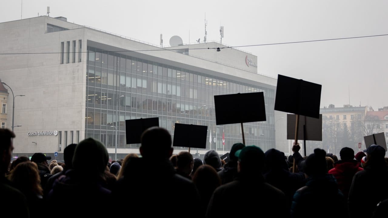 Streik in Tschechien: Beschäftigte wehren sich gegen Medienreform