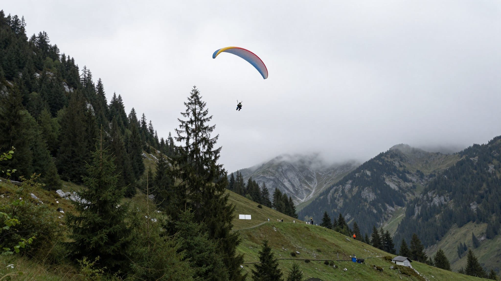Gleitschirm-Unfall in Tirol: Frau stirbt im Stubaital