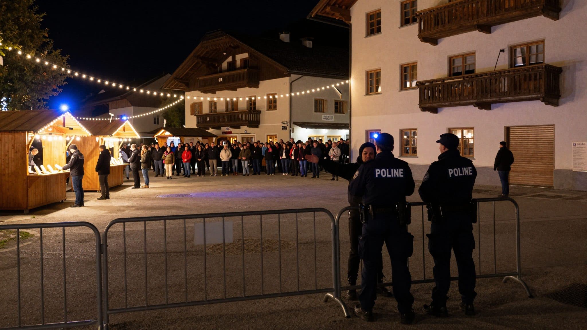 Streit bei einem Fest eskaliert: Mann geht auf Polizei los