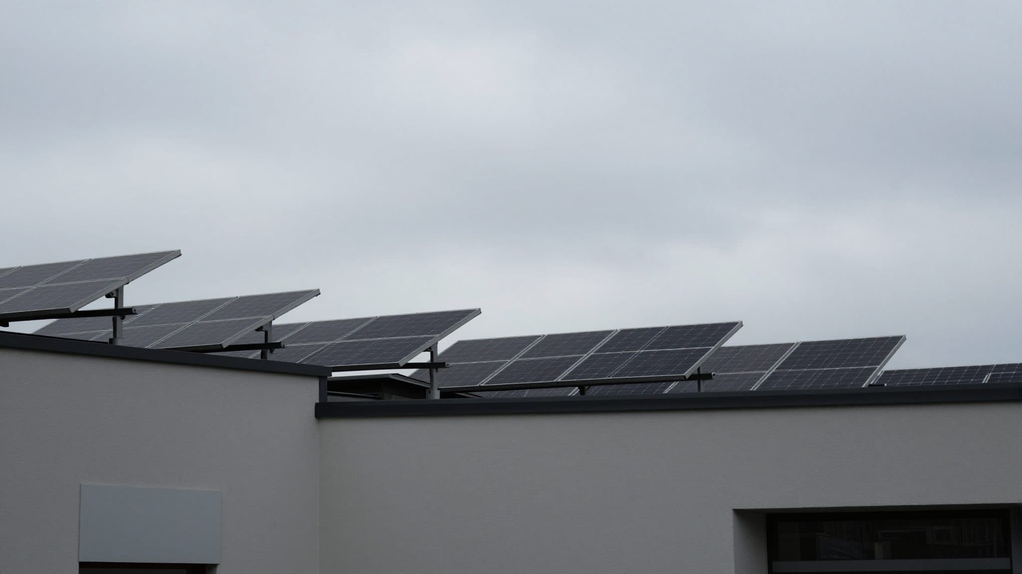 Solar-Streit: Warum die Regierung weniger Geld für Mini-Solaranlagen plant