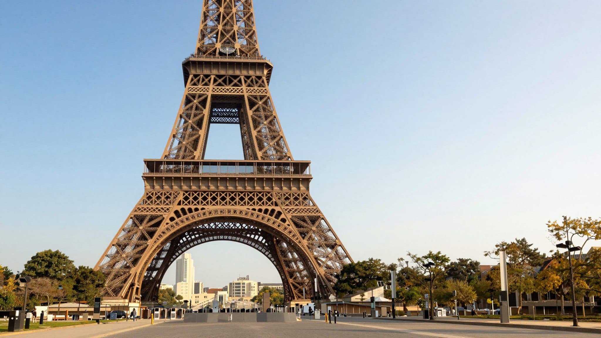 Hitzewelle in Paris: Eiffelturm und Museen machen früher zu