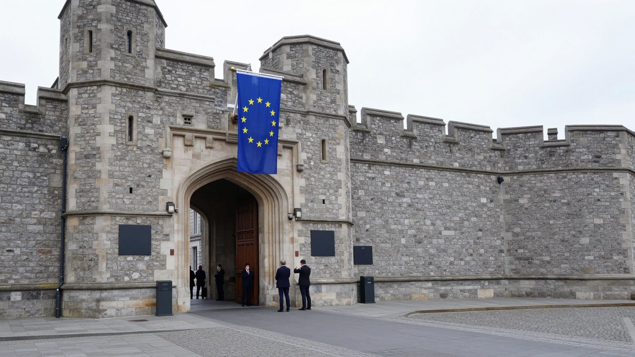Schengen streiten: EU-Kommissar will Grenzkontrollen beenden