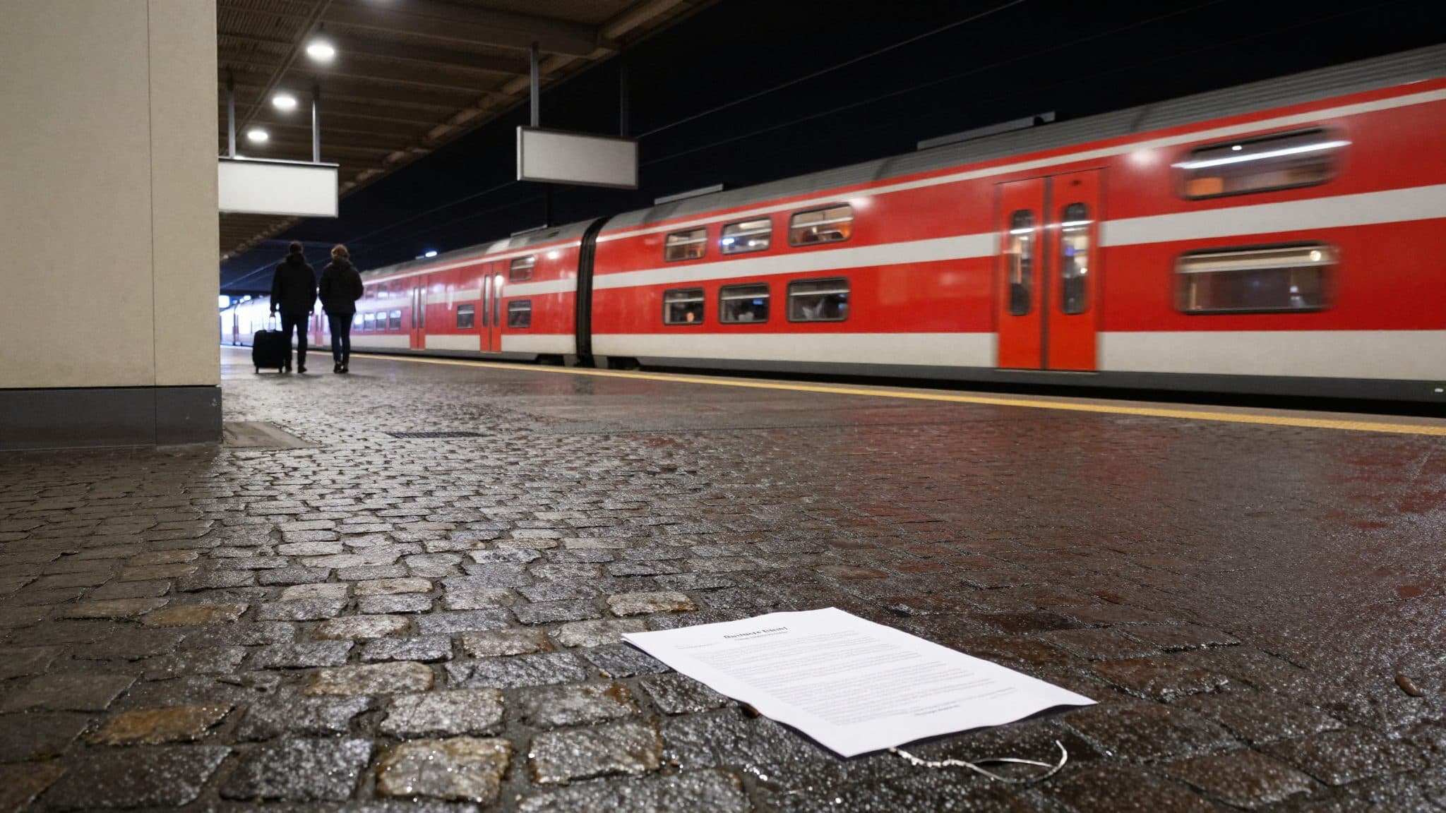 Linken-Politikerin Akbulut soll nach Streit im Zug 51.600 Euro Strafe zahlen