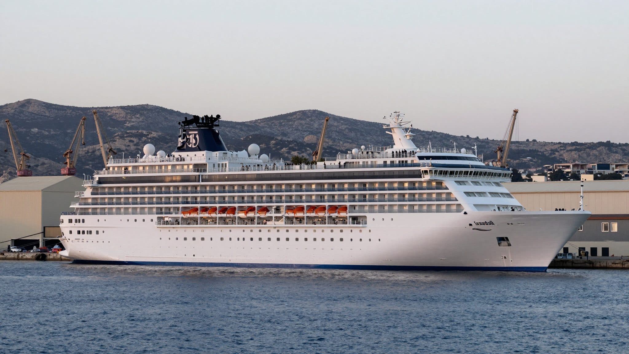 LGBTQ-Kreuzfahrtschiff „Scarlet Lady“ weicht nach Kreta aus