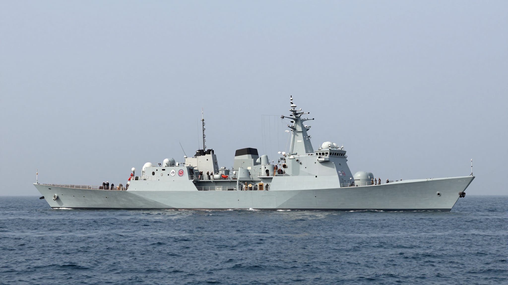Russisches Schiff schießt vor England – was ist passiert?