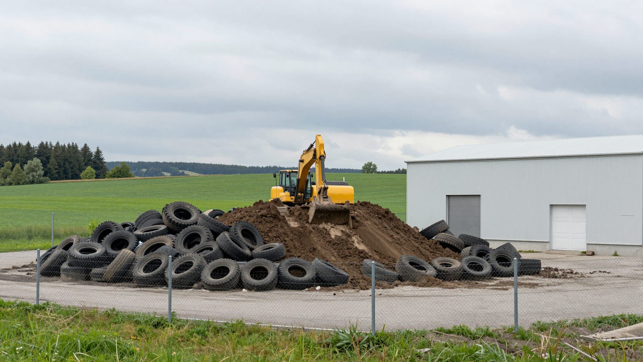 Alte Reifen in Ohlsdorf sollen vergraben werden – Gemeinde ist sauer