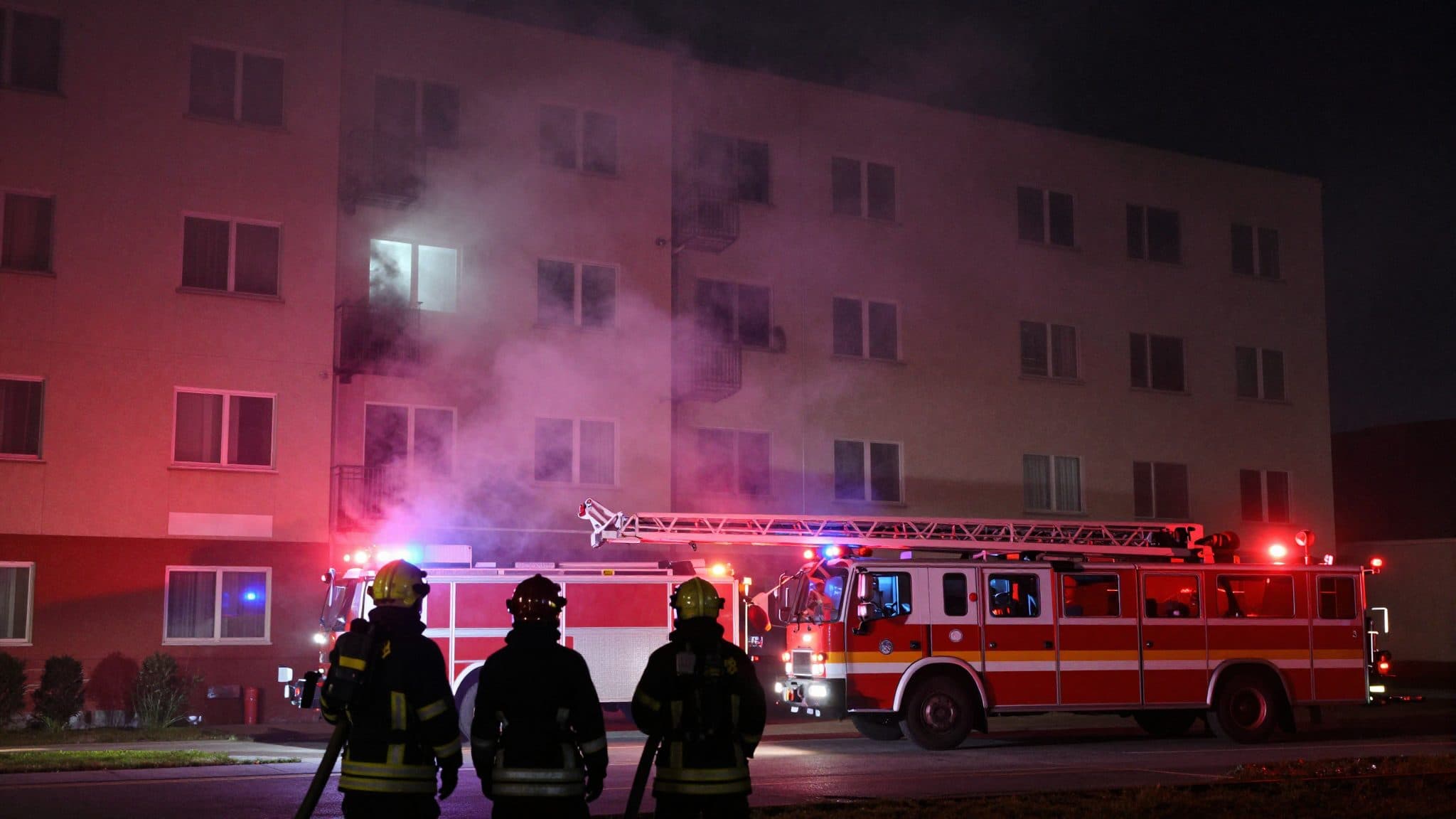 Wohnungsbrand in Braunau – Nachbar und Feuerwehr retten Bewohner