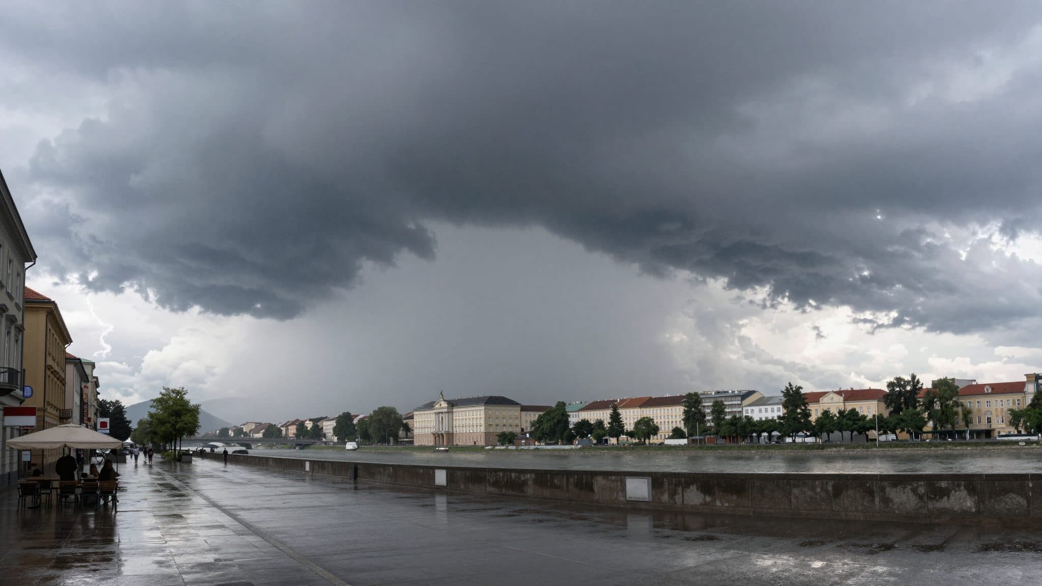 Hitze macht Pause: Gewitter und Regen kühlen Österreich ab