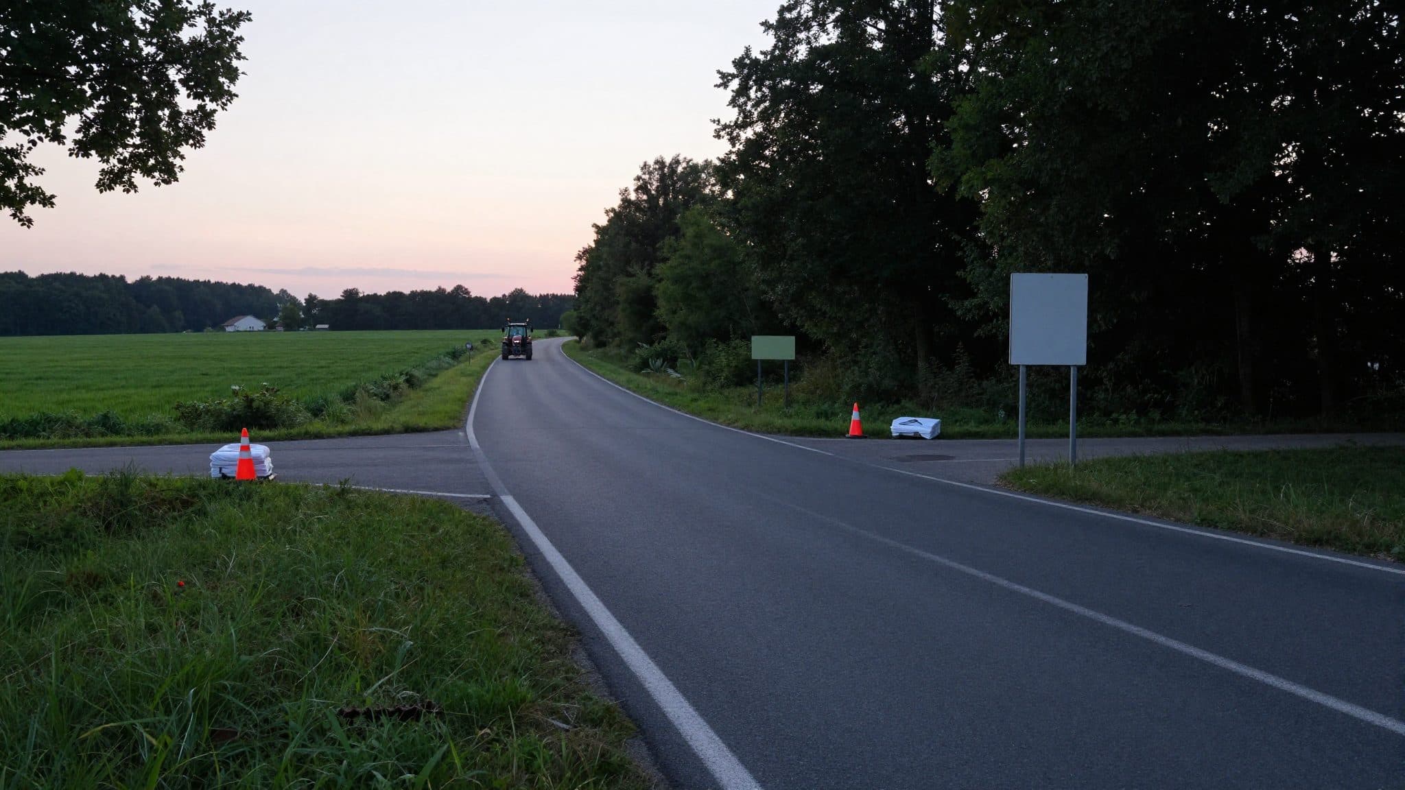 Junger Motorradfahrer stirbt nach Crash mit Traktor